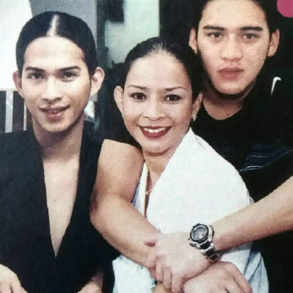 potret lawas oscar lawalata yang jadi cover boy kini jadi wanita tulen © berbagai sumber potret lawas oscar lawalata yang jadi cover boy kini jadi wanita tulen © berbagai sumber