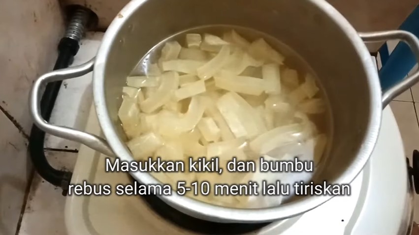 Cara goreng kikil krispi agar makin gurih dan tak keras, cukup tambah 1 bahan dapur