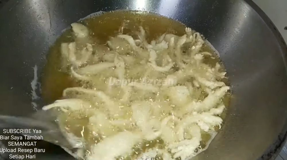 Cuma pakai tepung terigu, begini trik membuat jamur krispi yang renyah dan tak menyerap banyak minyak