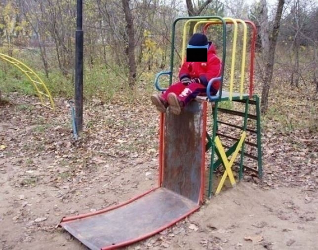 Potret kocak perosotan anak Berbagai sumber Potret kocak perosotan anak Berbagai sumber