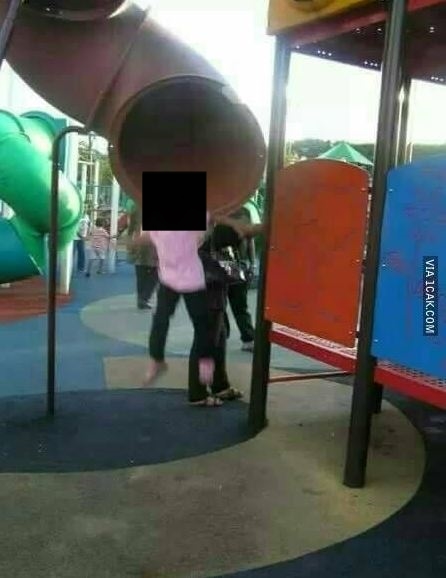 Potret kocak perosotan anak Berbagai sumber Potret kocak perosotan anak Berbagai sumber