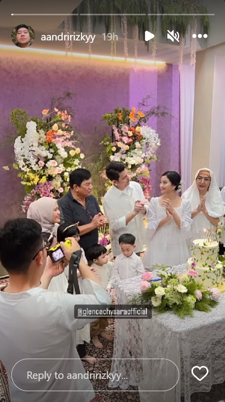 Glenca dan Rendi Jhon syukuran rumah baru © berbagai sumber