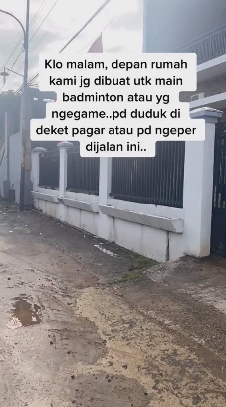 gubuk rumah bu dosen untuk anak-anak © TikTok/@estitriendarwati