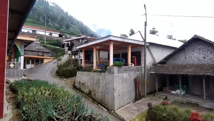 rumah beralaskan semen pedangdut koplo © berbagai sumber