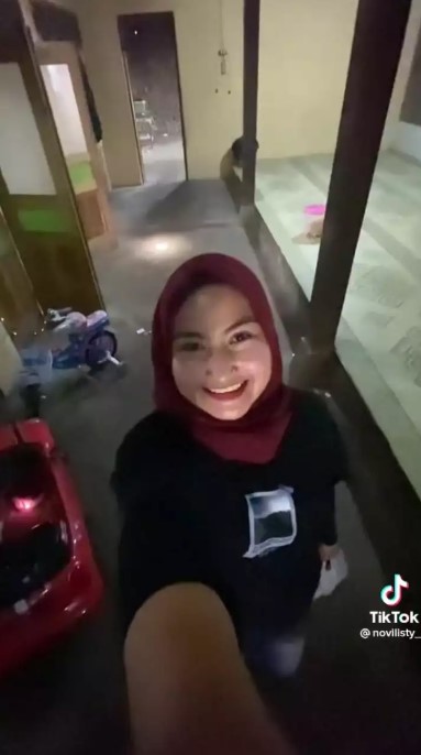 rumah beralaskan semen pedangdut koplo © berbagai sumber