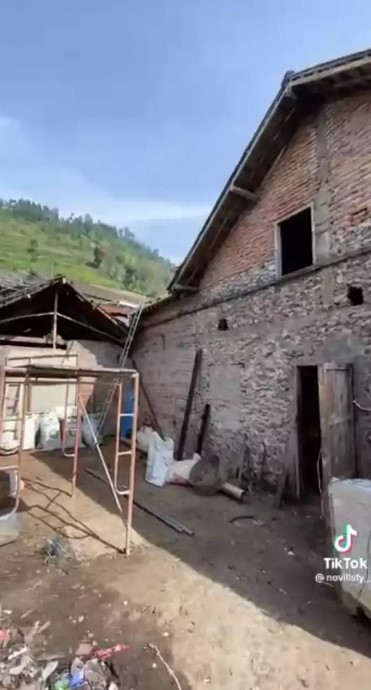 rumah beralaskan semen pedangdut koplo © berbagai sumber rumah beralaskan semen pedangdut koplo © berbagai sumber