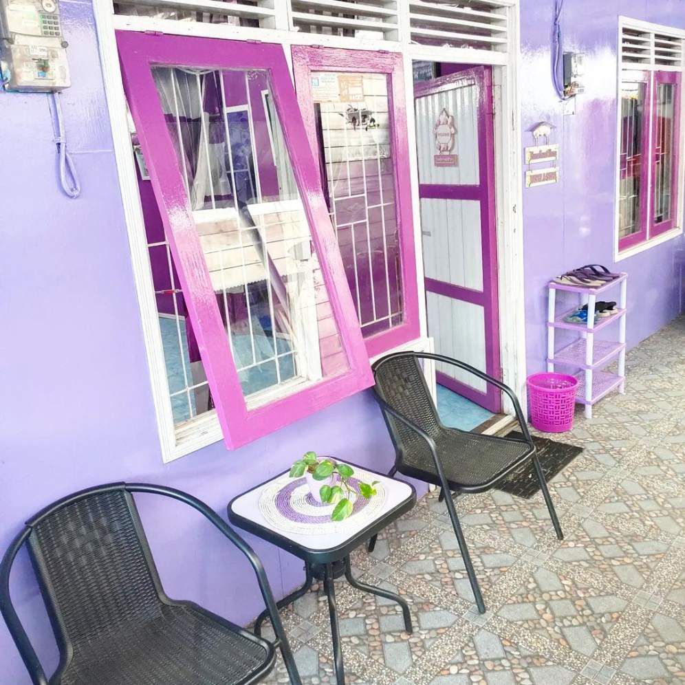 Rumah panggung ungu Instagramable  © Instagram Rumah panggung ungu Instagramable  © Instagram