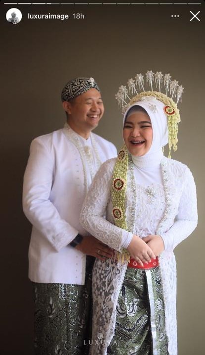 momen keponakan dewi perssik rosa meldianti nikah dengan pilot © berbagai sumber  momen keponakan dewi perssik rosa meldianti nikah dengan pilot © berbagai sumber
