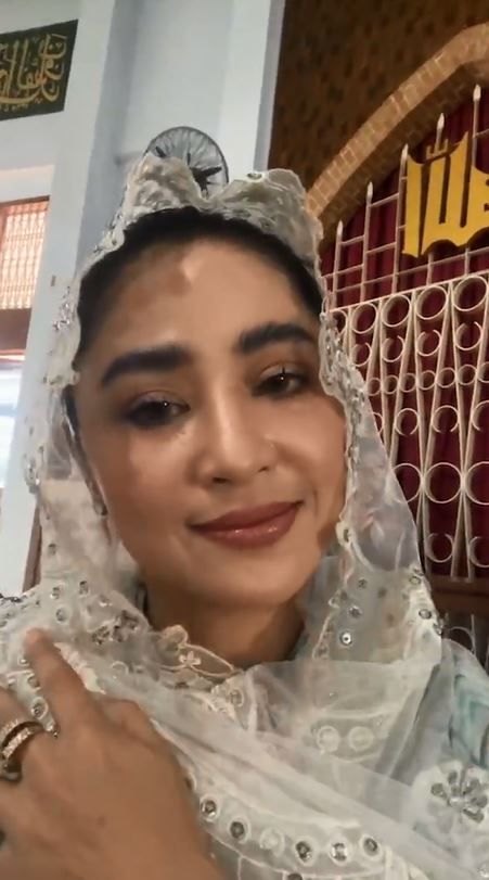 potret dewi perssik di nikahan rosa meldianti © instagram