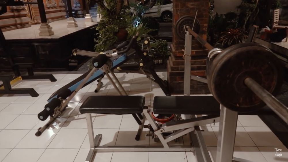 bocah imut gedenya sukses jadi penyanyi punya rumah mewah di bali bak kerajaan © berbagai sumber