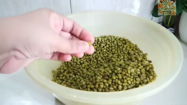 Tanpa tambahan santan, ini cara mudah bikin peyek kacang hijau yang gurih dan renyah tahan lama