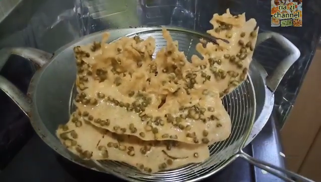 Tanpa tambahan santan, ini cara mudah bikin peyek kacang hijau yang gurih dan renyah tahan lama