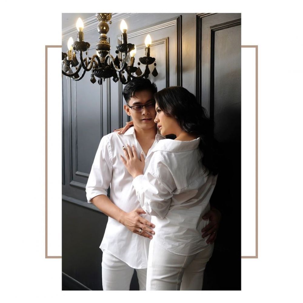 potret mesra shinta bachir dan suami sebelum gugat cerai usai 4 bulan nikah © berbagai sumber  potret mesra shinta bachir dan suami sebelum gugat cerai usai 4 bulan nikah © berbagai sumber