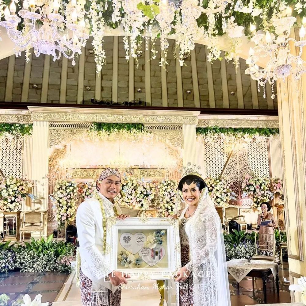 potret mesra shinta bachir dan suami sebelum gugat cerai usai 4 bulan nikah © berbagai sumber  potret mesra shinta bachir dan suami sebelum gugat cerai usai 4 bulan nikah © berbagai sumber