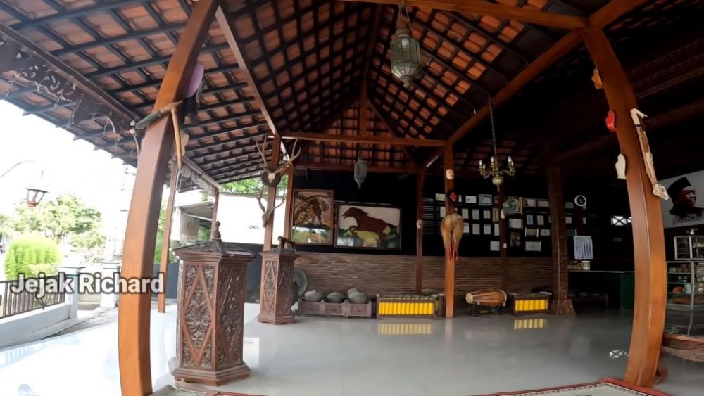 rumah mantan pacar bella bonita © YouTube