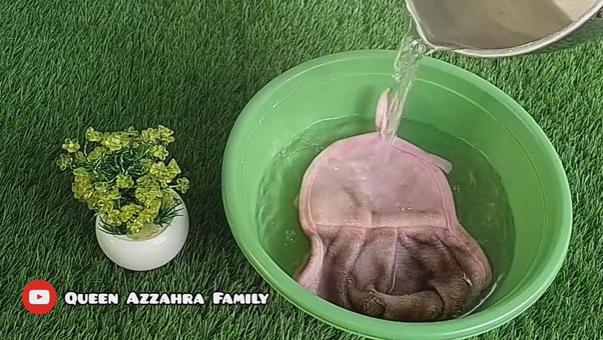 Tak usah dikucek, ini cara sulap handuk dapur kotor kecokelatan jadi cemerlang lagi cuma pakai 3 bahan