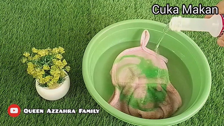Tak usah dikucek, ini cara sulap handuk dapur kotor kecokelatan jadi cemerlang lagi cuma pakai 3 bahan