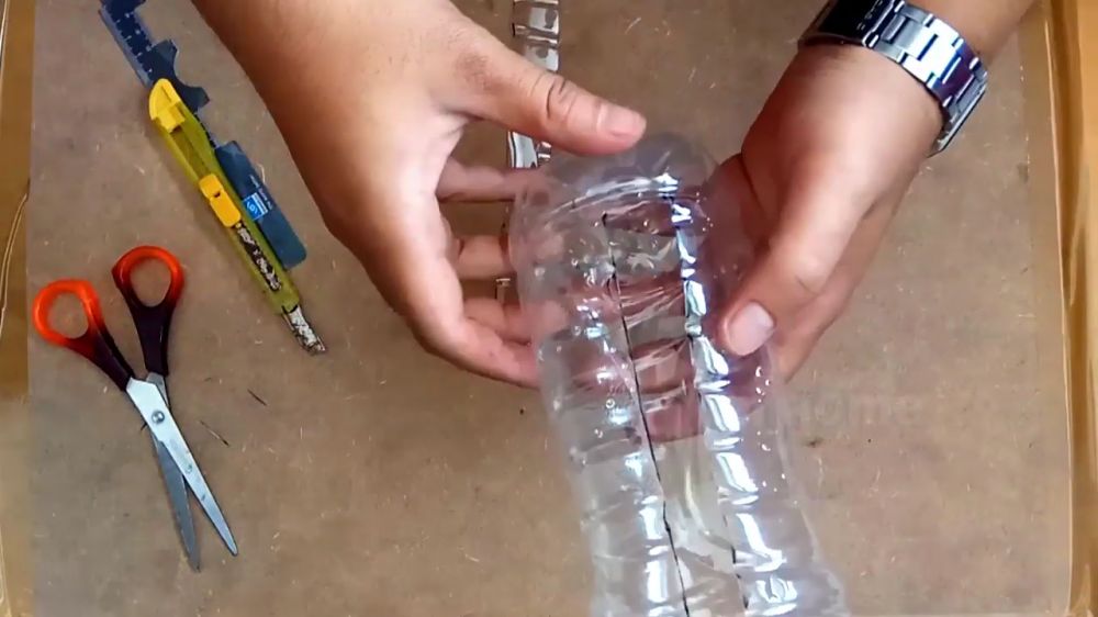 Jangan dibuang begitu saja, ini cara mudah menyulap botol bekas jadi rak cangkir yang bagus dan kokoh