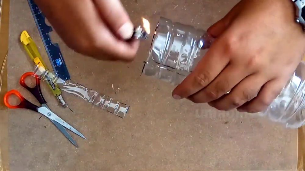 Jangan dibuang begitu saja, ini cara mudah menyulap botol bekas jadi rak cangkir yang bagus dan kokoh