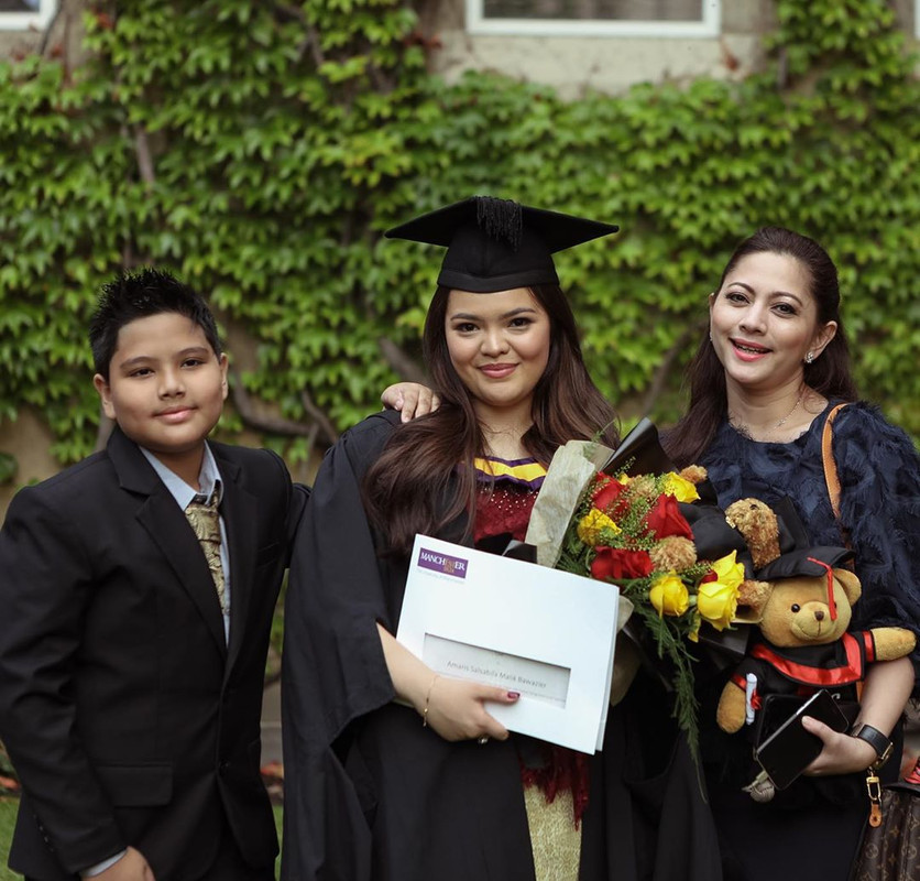 gaya seleb dampingi wisuda anak © instagram gaya seleb dampingi wisuda anak © instagram