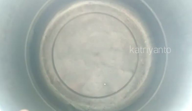 Tanpa ditambal bahan apa pun, ini trik praktis atasi permukaan panci berlubang agar bisa dipakai lagi