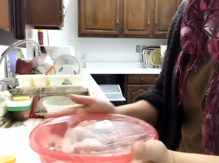 Tanpa cuka ataupun tepung sagu, ini cara ampuh hilangkan bau amis daging ayam cuma pakai 2 bahan dapur