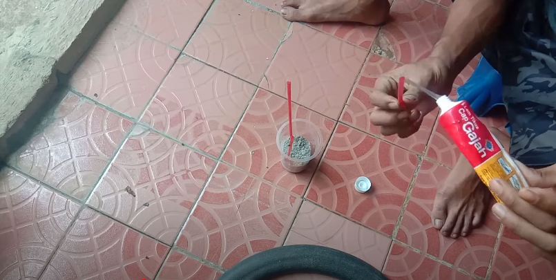 Bukan pakai terasi, ini cara praktis bikin perangkap lalat cuma pakai 3 bahan sederhana