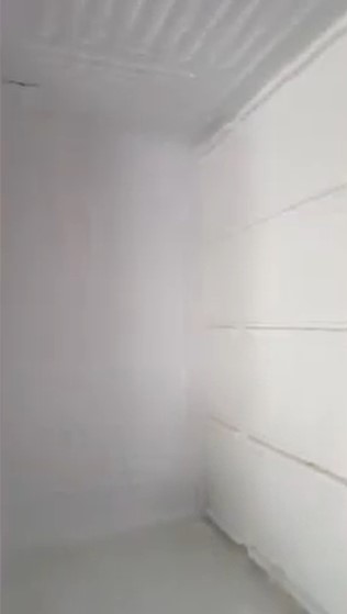 Bukan pakai kipas atau air panas, ini cara cepat mencairkan bunga es di freezer kulkas