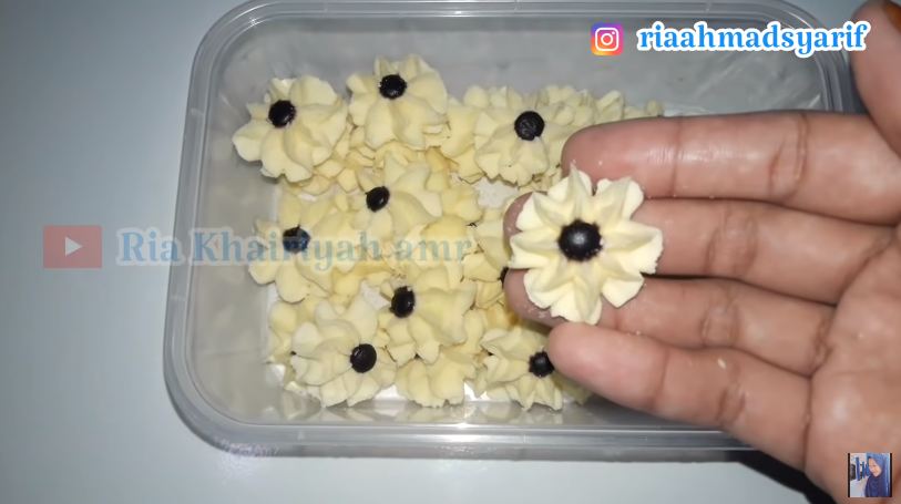 Cuma modal botol bekas, aksi warganet bikin cetakan kue semprit ini hasilnya mengagumkan