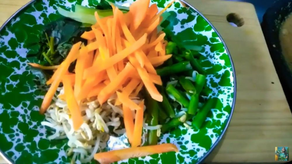 Bukan direbus atau dikukus, ini trik masak sayur gado-gado agar tak cepat basi