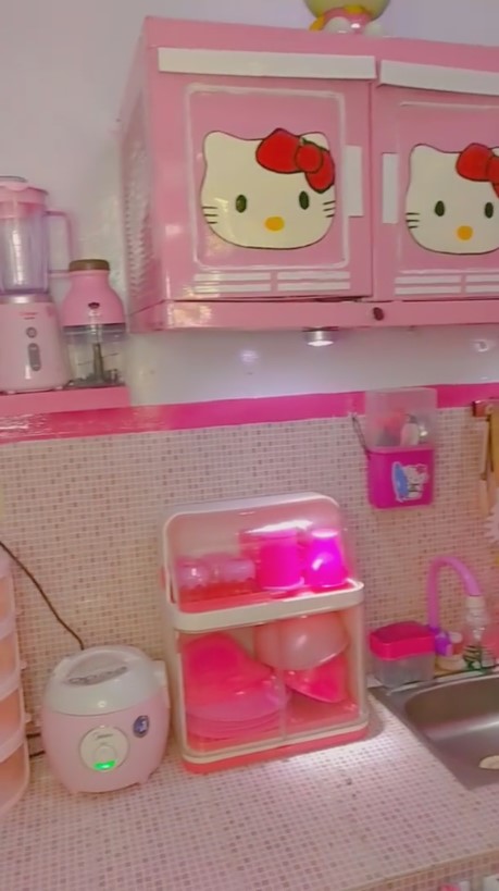 Nggak perlu jalan-jalan ke Jepang, intip 9 rumah mungil serba Hello Kitty yang apik meski sederhana