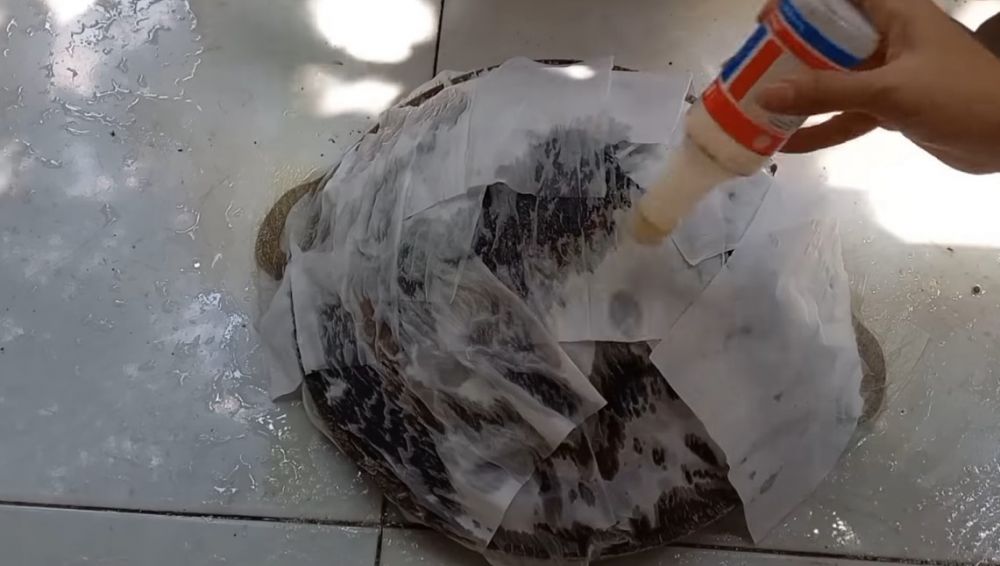 Tak perlu pemutih, begini cara mudah menghilangkan kerak tebal di wajan pakai 3 bahan