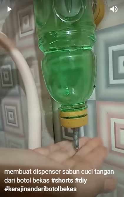 Cara kreatif bikin dispenser sabun cuci tangan dari botol bekas, hasilnya bikin takjub