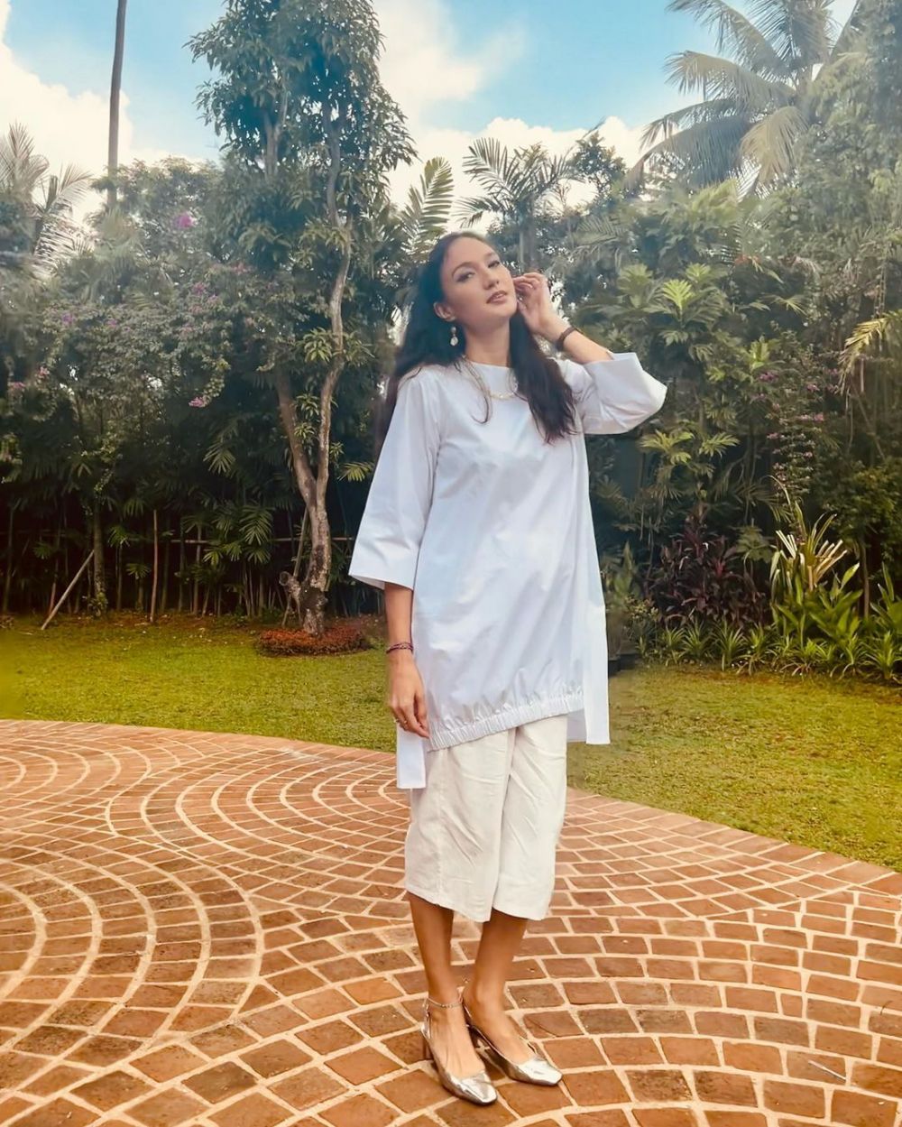 potret baby bump Nadine Chandrawinata yang curi perhatian © 2023 brilio.net