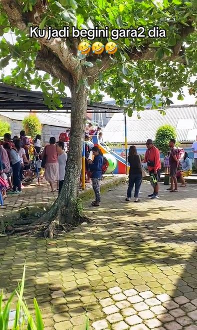 bapak-bapak jaga anaknya di TK TikTok