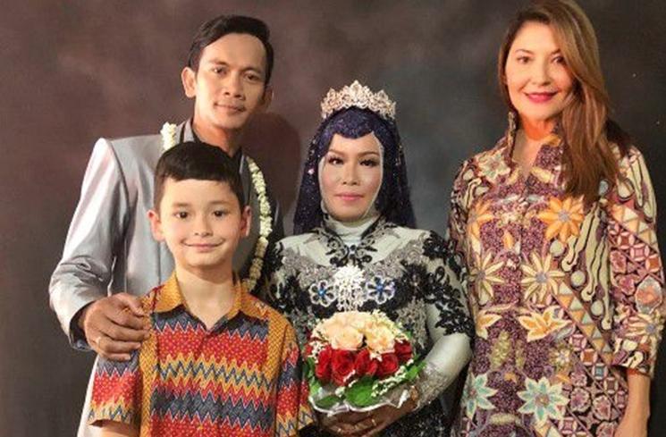 artis datang di nikahan karyawan © 2023 brilio.net