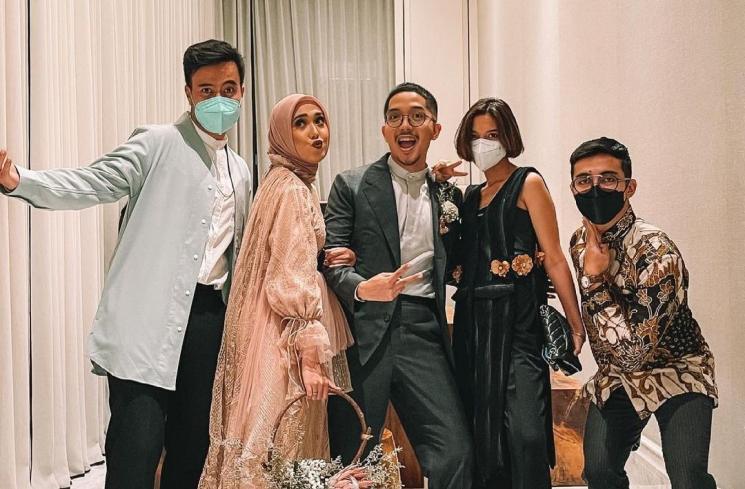 artis datang di nikahan karyawan © 2023 brilio.net