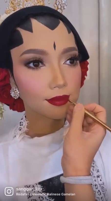 pengantin paes hijab jogja putri © TikTok/@sanggar.liza pengantin paes hijab jogja putri © TikTok/@sanggar.liza