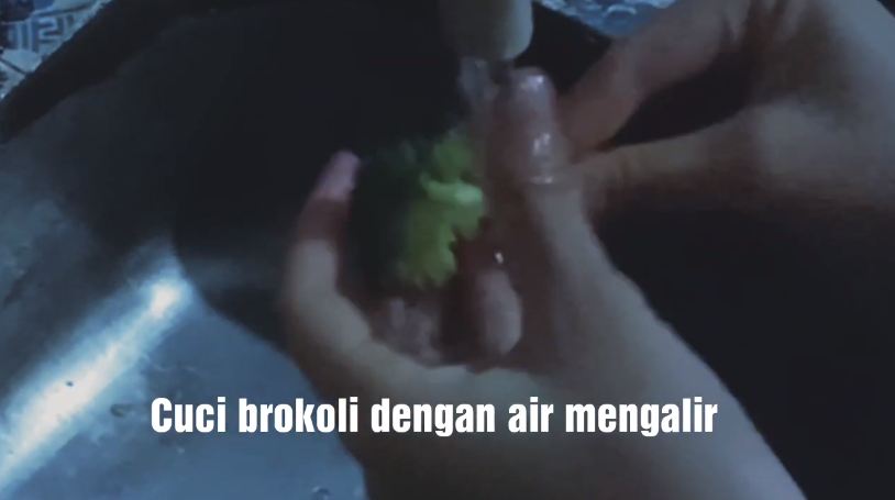 Tanpa bahan tambahan, ini trik merebus brokoli agar empuk dan tetap berwarna hijau cerah