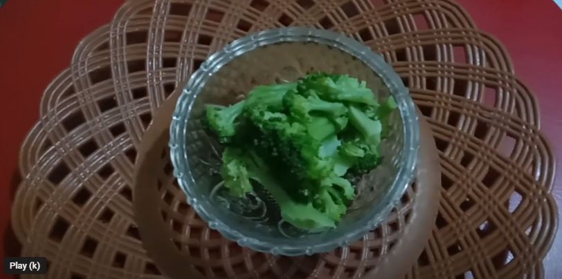 Tanpa bahan tambahan, ini trik merebus brokoli agar empuk dan tetap berwarna hijau cerah