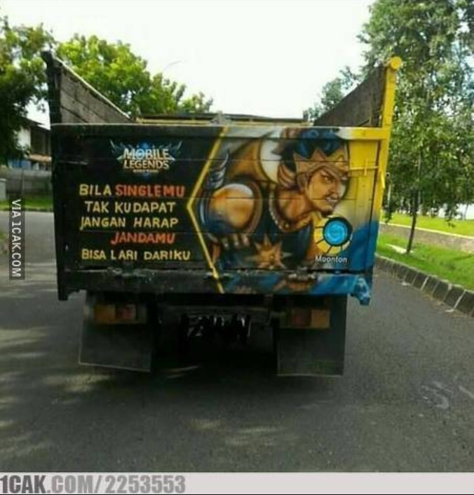 Tulisan lucu di truk bikin takut Berbagai sumber Tulisan lucu di truk bikin takut Berbagai sumber