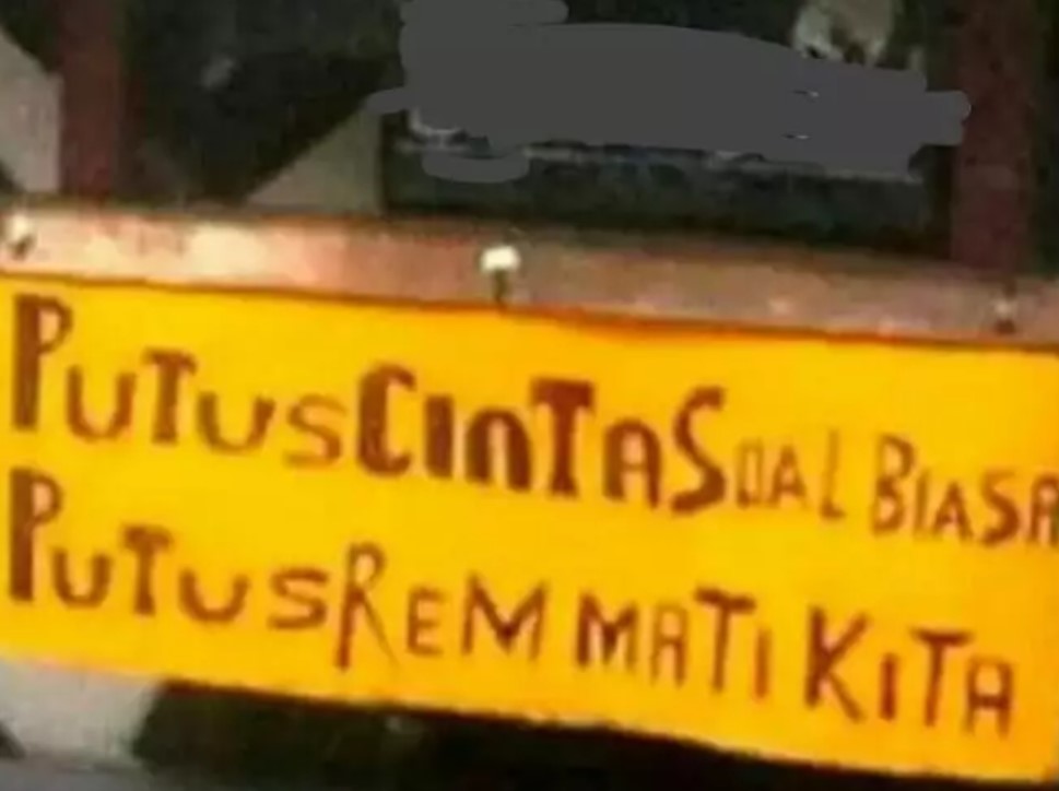 Tulisan lucu di truk bikin takut Berbagai sumber Tulisan lucu di truk bikin takut Berbagai sumber