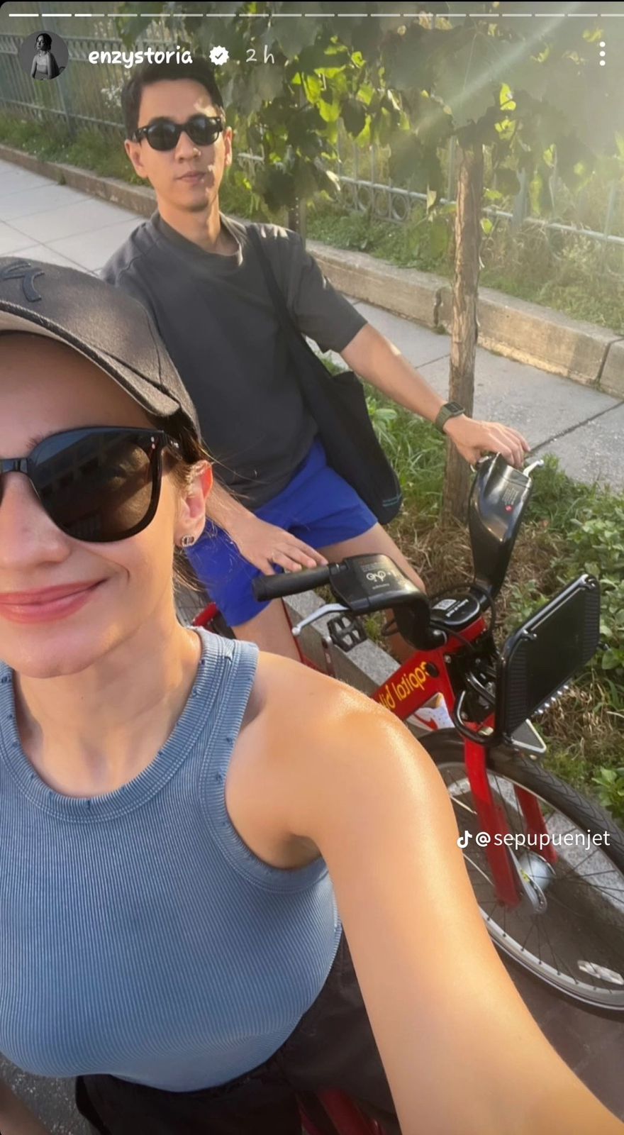 potret keseharian enzy storia © berbagai sumber