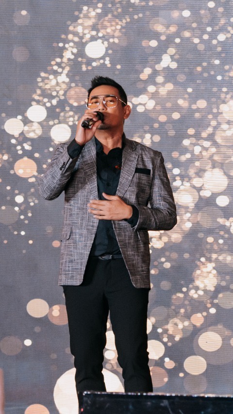 9 Penyanyi Indonesia ikut kompetisi di luar negeri, Cakra Khan tampil memukau di America's Got Talent