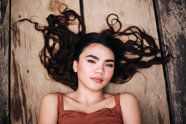 Arti mimpi punya rambut panjang  menurut primbon Jawa © 2023 brilio.net