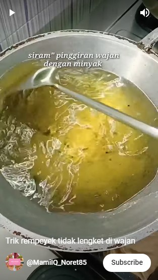 Tanpa tambahan apa pun, ini cara jitu menggoreng peyek supaya tak lengket di wajan
