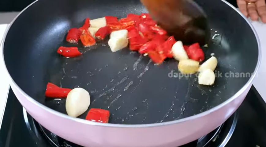 Tanpa pakai kentang, ini cara membuat bumbu gado-gado yang kental, gurih, dan tidak bikin enek