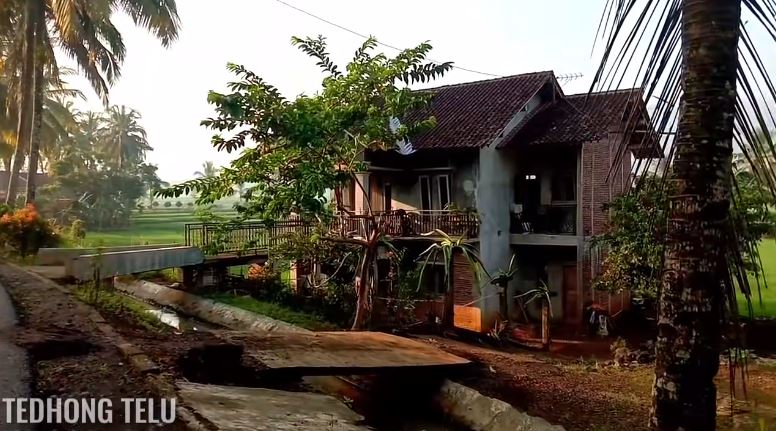 suasana desa bak lukisan © YouTube