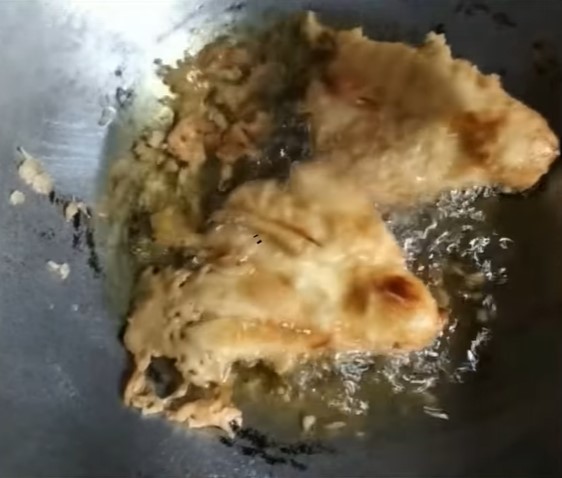 Tanpa baking soda, ini trik bikin adonan pisang goreng yang renyah cuma pakai 2 bahan dapur