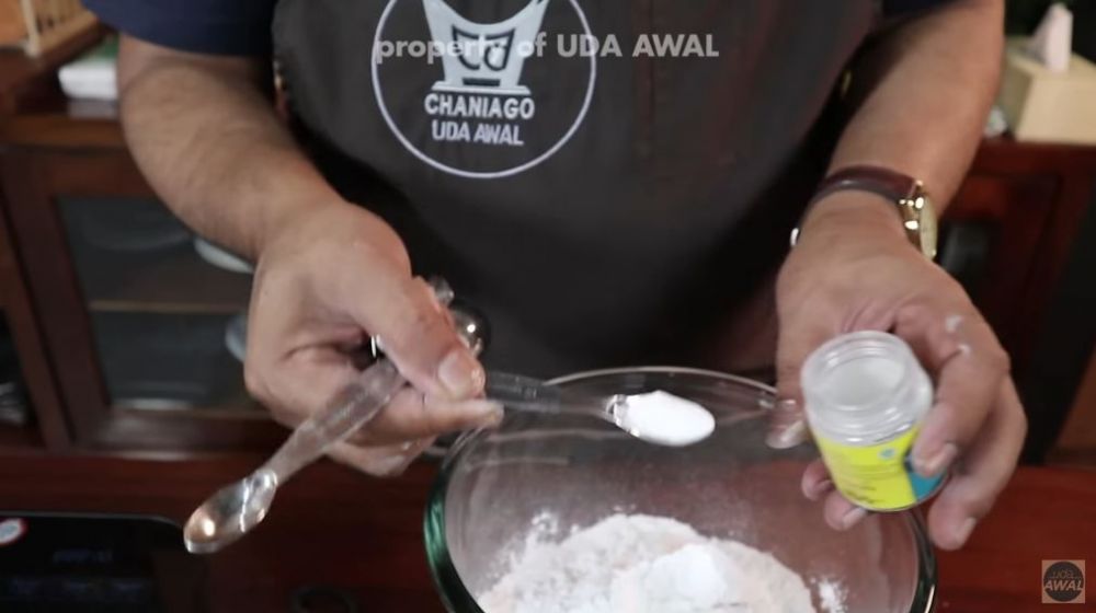 Trik bikin rempeyek udang ala restoran Padang agar lebih tebal, keriting, dan tetap renyah seharian